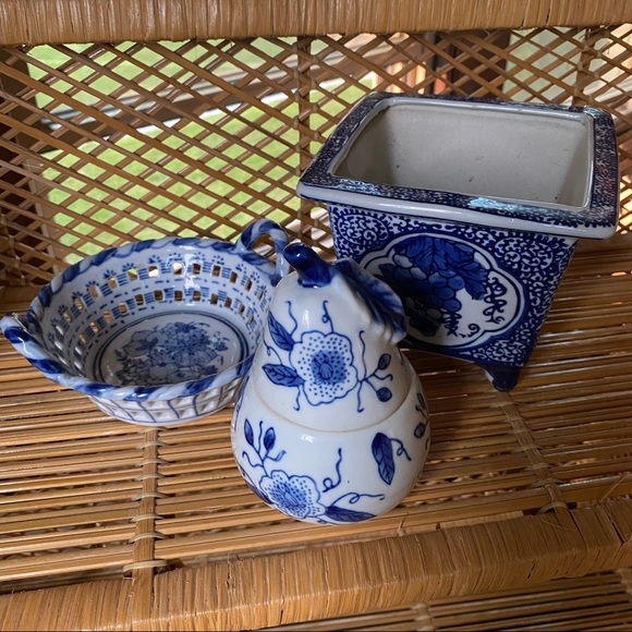 Blue and white ceramic fruit assortment - Picture 2 of 8